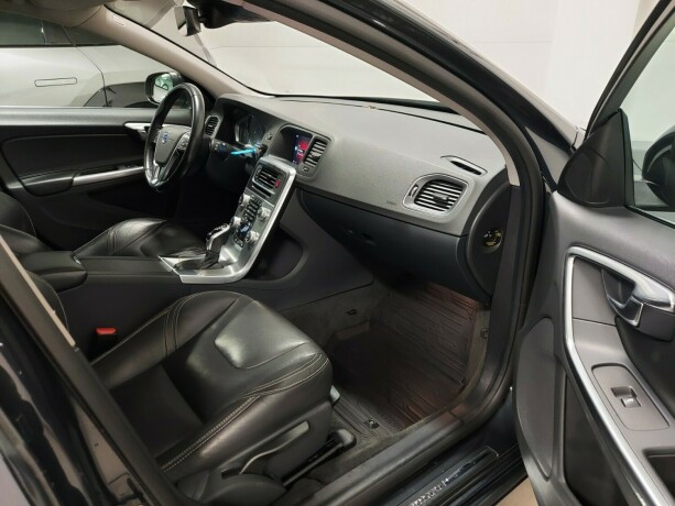 volvo-v60-diesel-2017-big-19