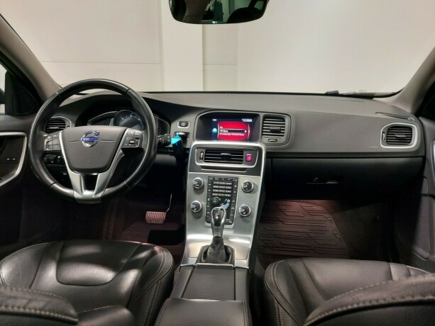 volvo-v60-diesel-2017-big-23
