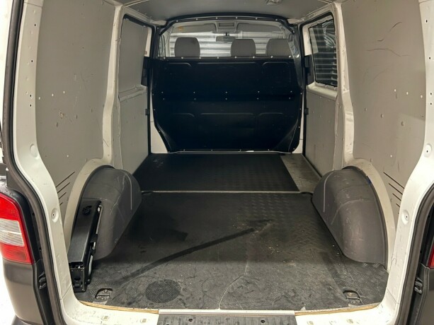 volkswagen-transporter-diesel-2015-big-25