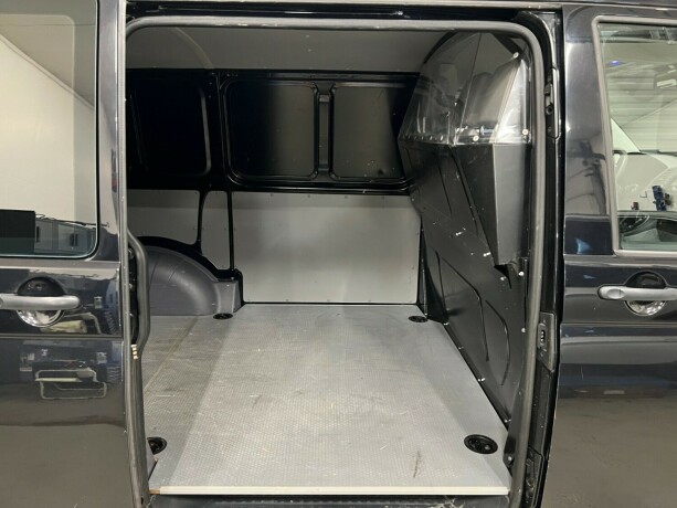 volkswagen-transporter-diesel-2013-big-23