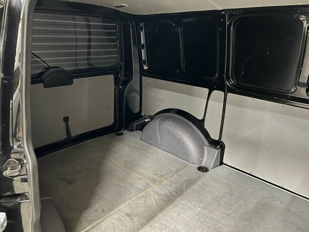 volkswagen-transporter-diesel-2013-big-25