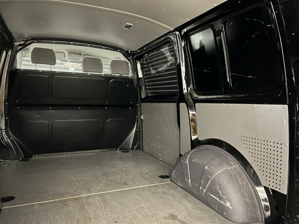 volkswagen-transporter-diesel-2013-big-27