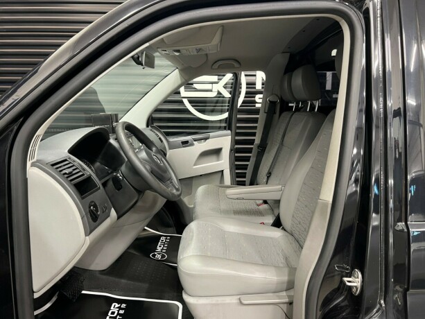 volkswagen-transporter-diesel-2013-big-21