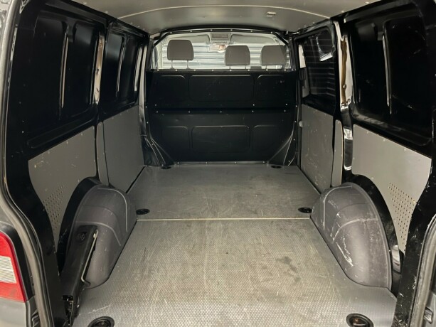 volkswagen-transporter-diesel-2013-big-26