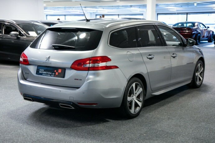 peugeot-308-bensin-2016-big-2