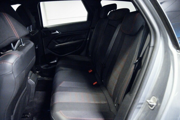 peugeot-308-bensin-2016-big-6