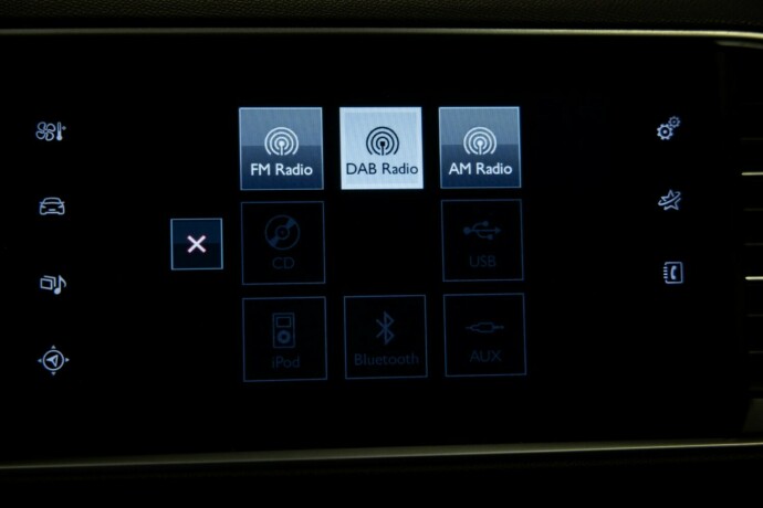 peugeot-308-bensin-2016-big-15