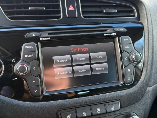 kia-cee039d-bensin-2013-big-32