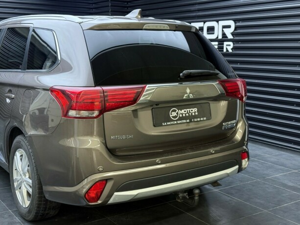 mitsubishi-outlander-elektrisitetbensin-2017-big-5