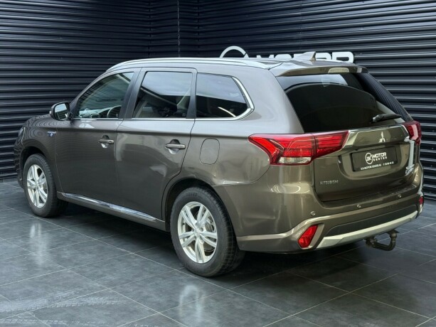mitsubishi-outlander-elektrisitetbensin-2017-big-1