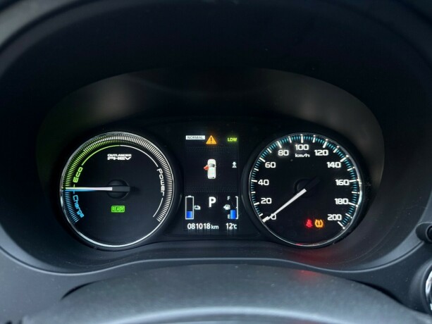 mitsubishi-outlander-elektrisitetbensin-2017-big-14