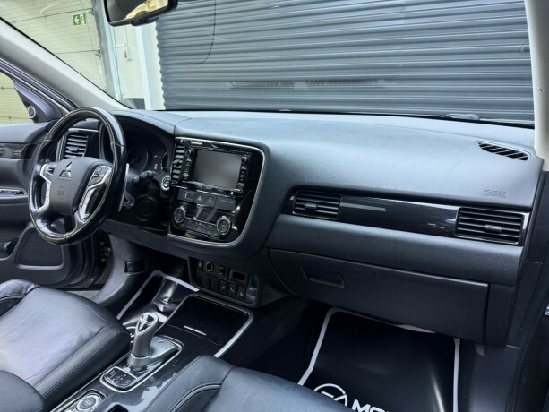 mitsubishi-outlander-elektrisitetbensin-2017-big-9