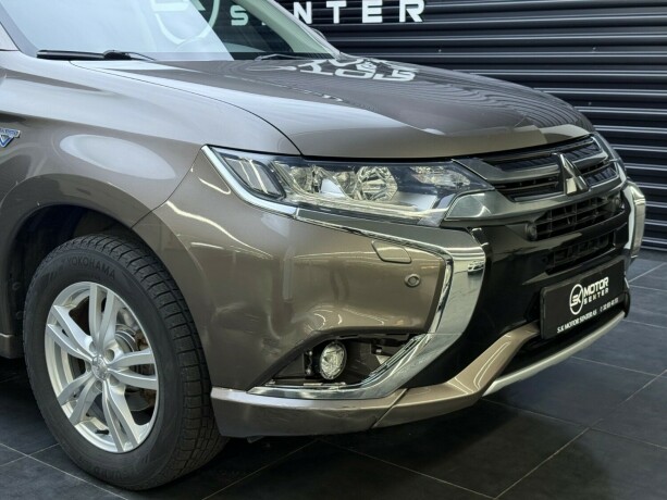 mitsubishi-outlander-elektrisitetbensin-2017-big-2