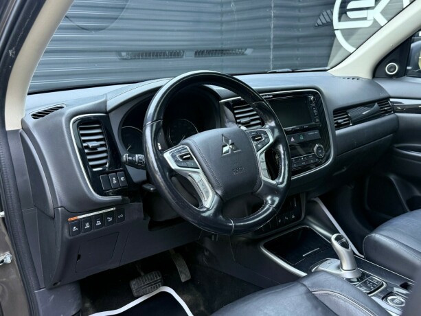 mitsubishi-outlander-elektrisitetbensin-2017-big-8