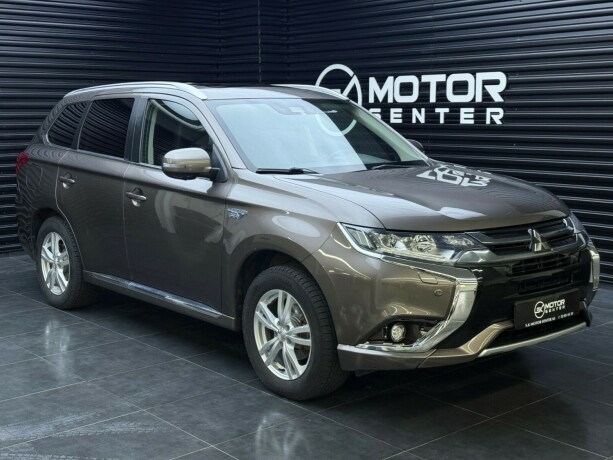 mitsubishi-outlander-elektrisitetbensin-2017-big-0