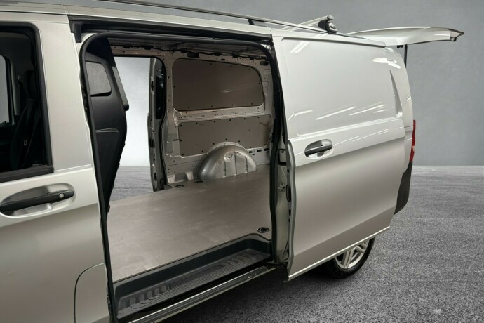 mercedes-benz-vito-diesel-2022-big-18