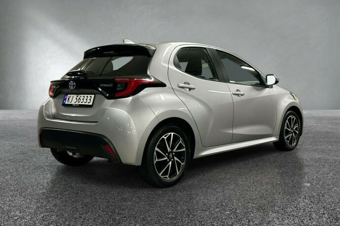 toyota-yaris-elektrisitetbensin-2022-big-4
