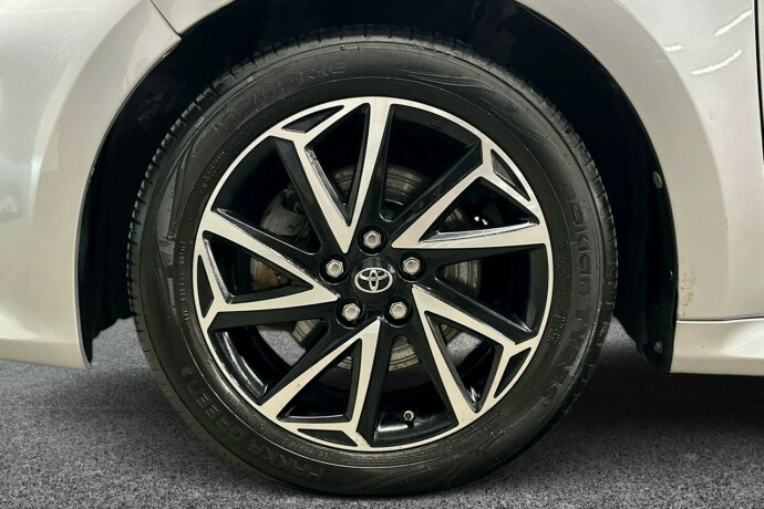 toyota-yaris-elektrisitetbensin-2022-big-19