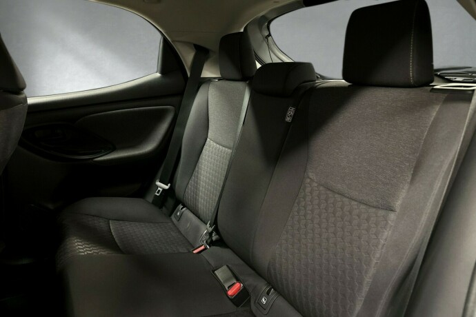 toyota-yaris-elektrisitetbensin-2022-big-16