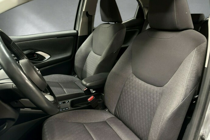 toyota-yaris-elektrisitetbensin-2022-big-17