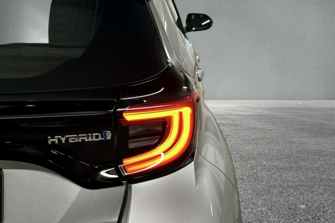toyota-yaris-elektrisitetbensin-2022-big-9
