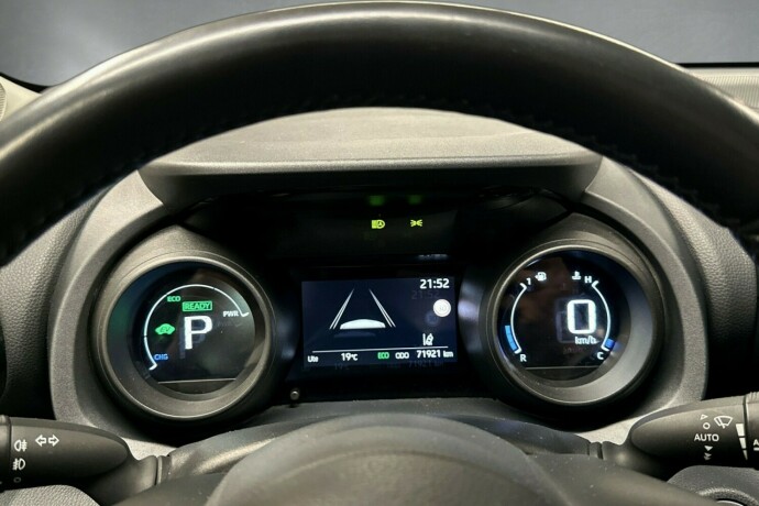 toyota-yaris-elektrisitetbensin-2022-big-12