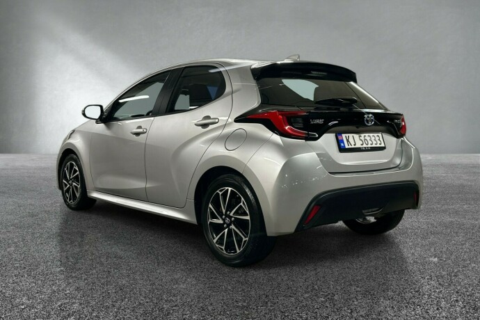 toyota-yaris-elektrisitetbensin-2022-big-2