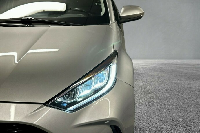 toyota-yaris-elektrisitetbensin-2022-big-8