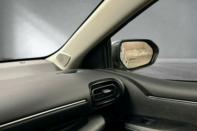 toyota-yaris-elektrisitetbensin-2022-big-15