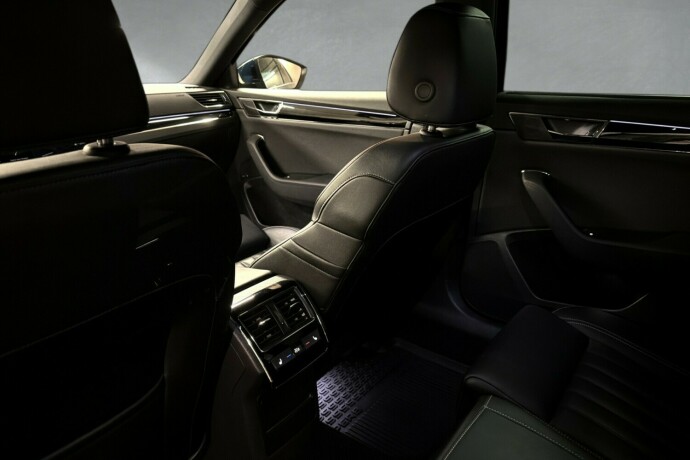 skoda-superb-diesel-2022-big-15