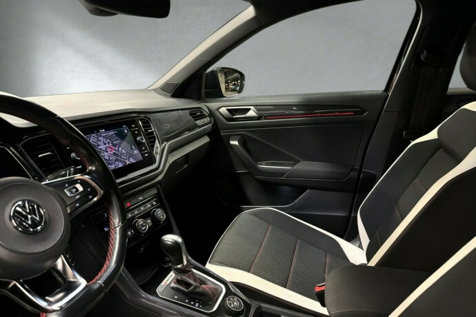 volkswagen-t-roc-bensin-2019-big-14