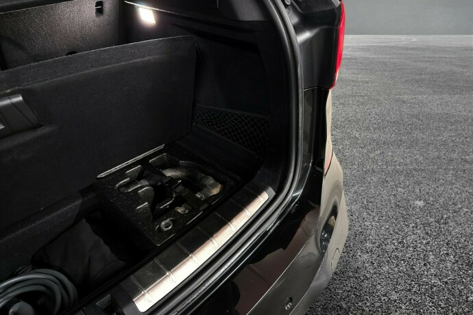 bmw-x1-plug-in-petrol-2022-big-18