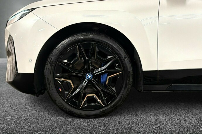 bmw-ix-xdrive-40-elektrisitet-2023-big-19