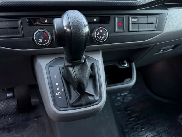 volkswagen-transporter-diesel-2020-big-9