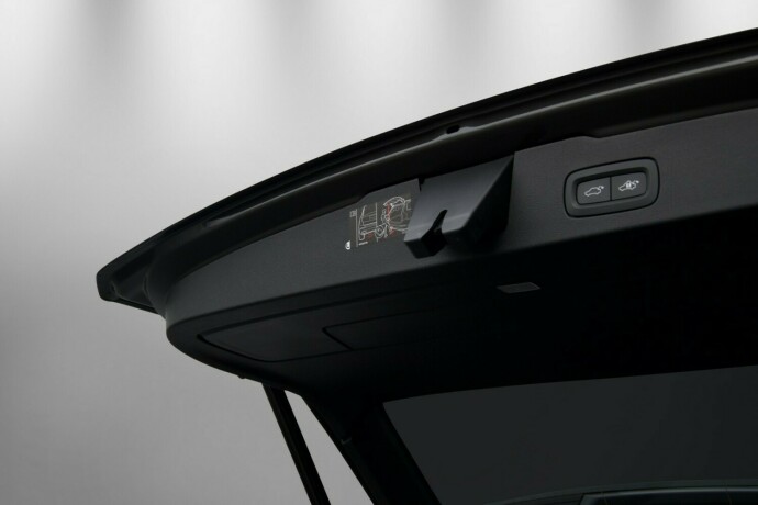 volvo-v60-plug-in-petrol-2020-big-36