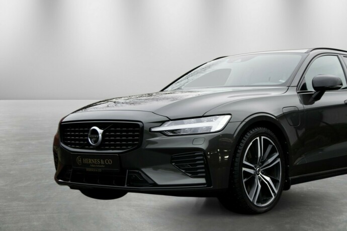 volvo-v60-plug-in-petrol-2020-big-2
