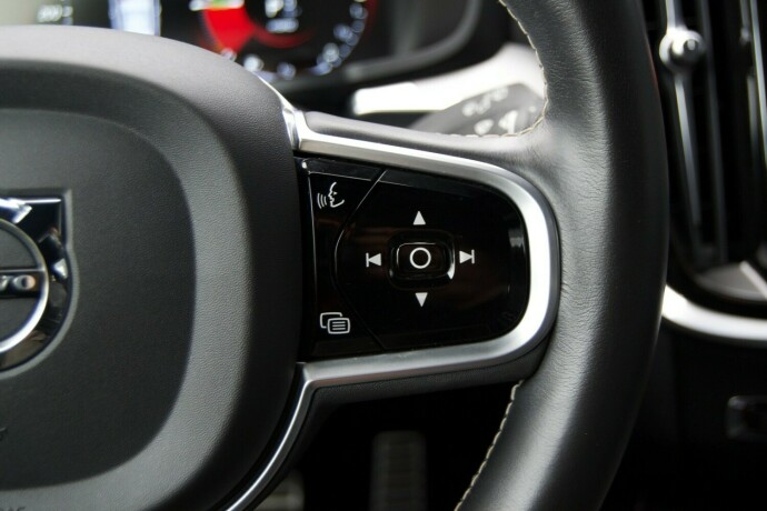 volvo-v60-plug-in-petrol-2020-big-16