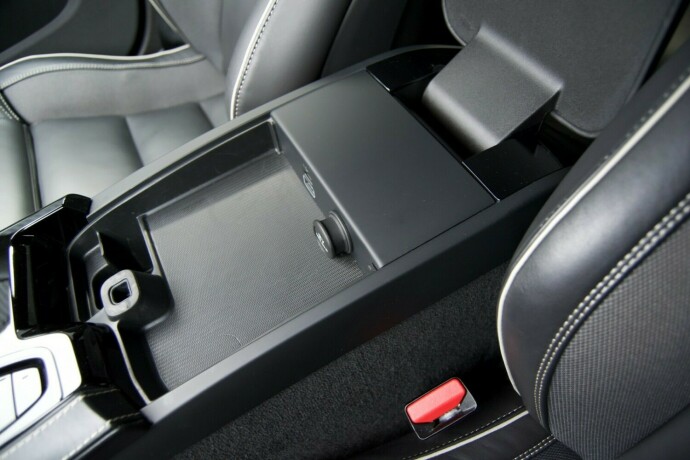 volvo-v60-plug-in-petrol-2020-big-22