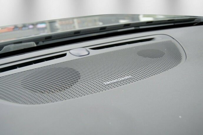 volvo-v60-plug-in-petrol-2020-big-33