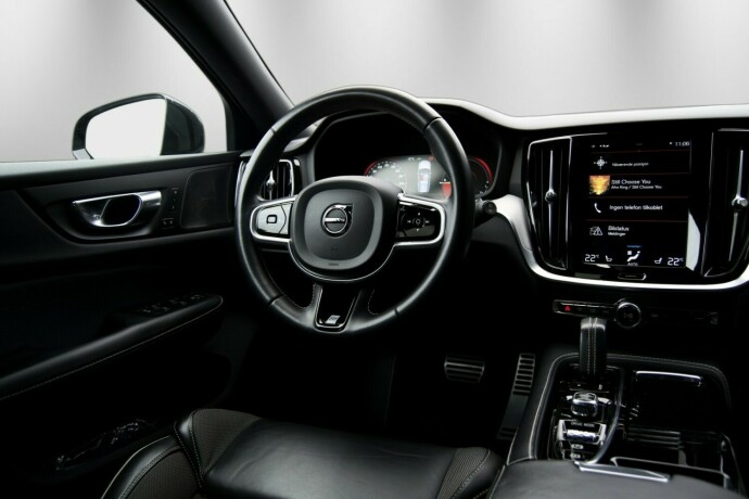 volvo-v60-plug-in-petrol-2020-big-13