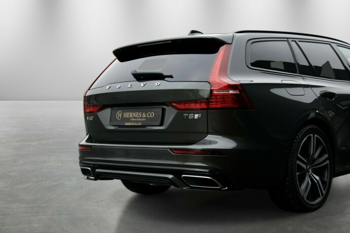 volvo-v60-plug-in-petrol-2020-big-6