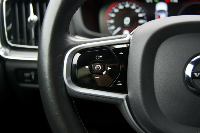 volvo-v60-plug-in-petrol-2020-big-15