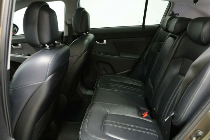 kia-sportage-diesel-2011-big-11