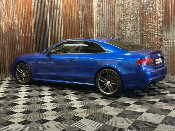 audi-rs5-bensin-2010-big-12