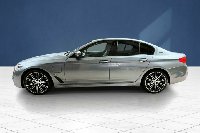 bmw-5-serie-plug-in-petrol-2018-big-6