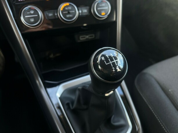 volkswagen-t-roc-bensin-2019-big-21