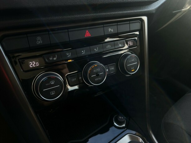 volkswagen-t-roc-bensin-2019-big-22