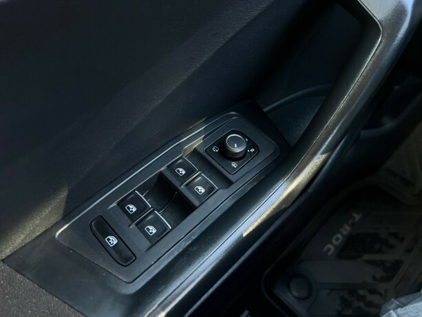 volkswagen-t-roc-bensin-2019-big-24