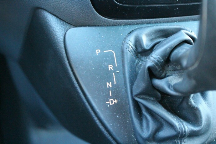 mercedes-benz-vito-diesel-2012-big-15