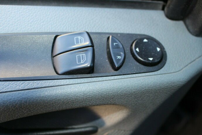 mercedes-benz-vito-diesel-2012-big-8